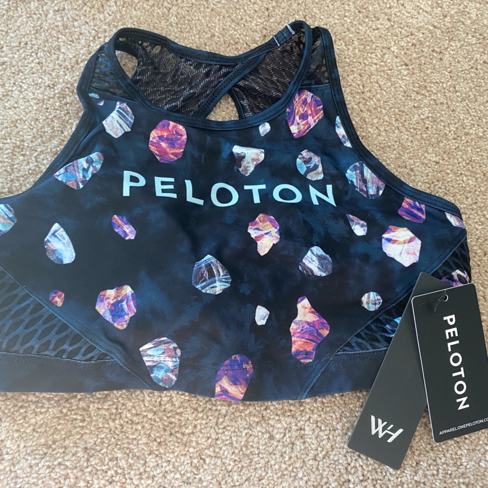 New Peloton WITH High Neck Sports Bra Medium